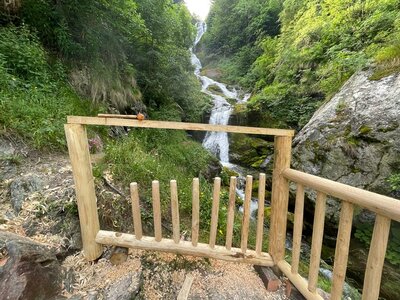 La barriera alla cascata del Saut