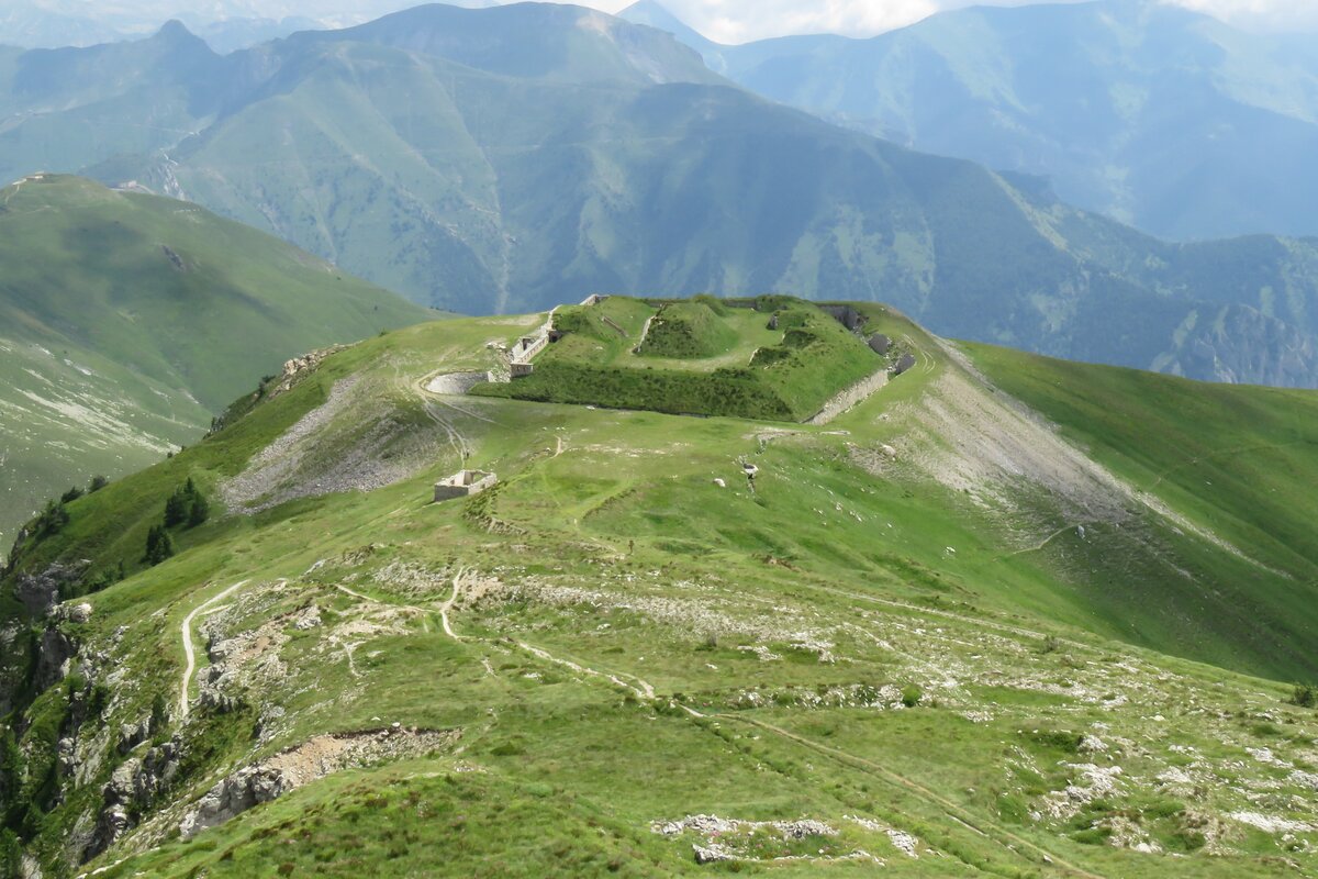Fotografia: panorama dalla Rocca dell'Abisso - il Forte Giaura | A. Rivelli, Archivio APAM