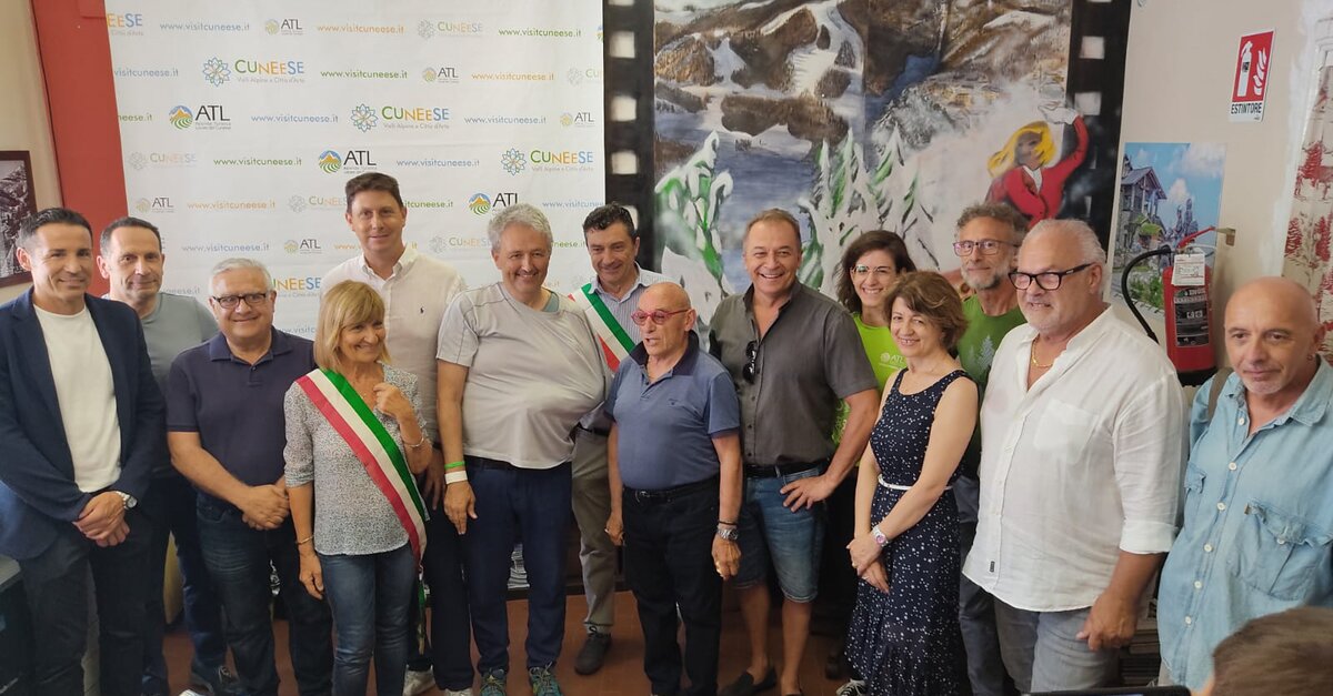 Fotografia: i partecipanti all'inaugurazione