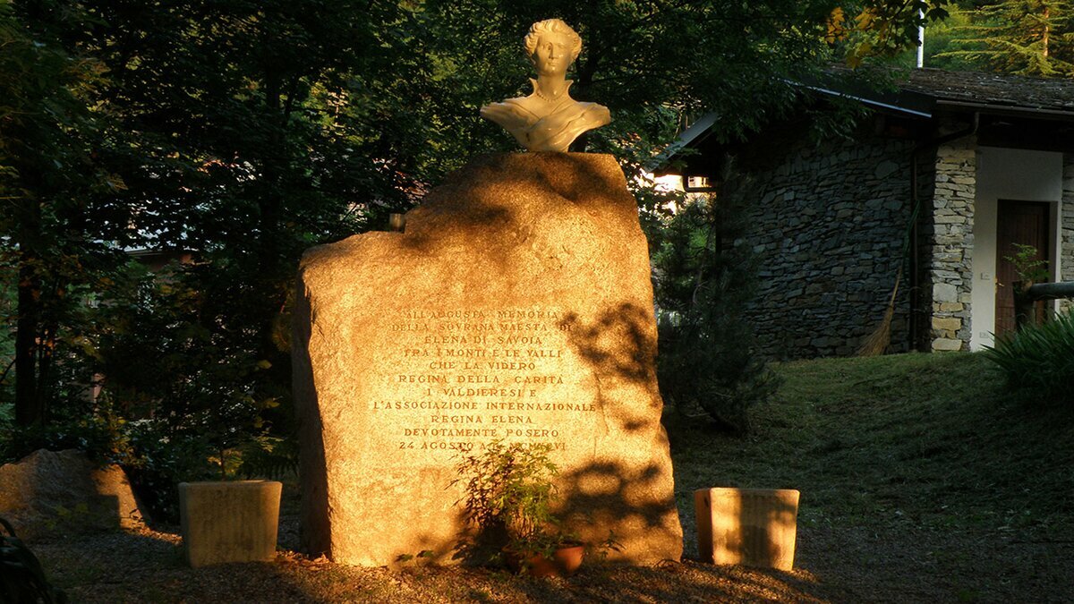 Fotografia: il monumento alla Regina Elena di Sant'Anna di Valdieri. A. Rivelli