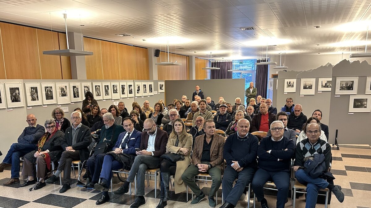 Nella fotografia: la sala con il pubblico che ha partecipato alla cerimonia | G. Bernardi.