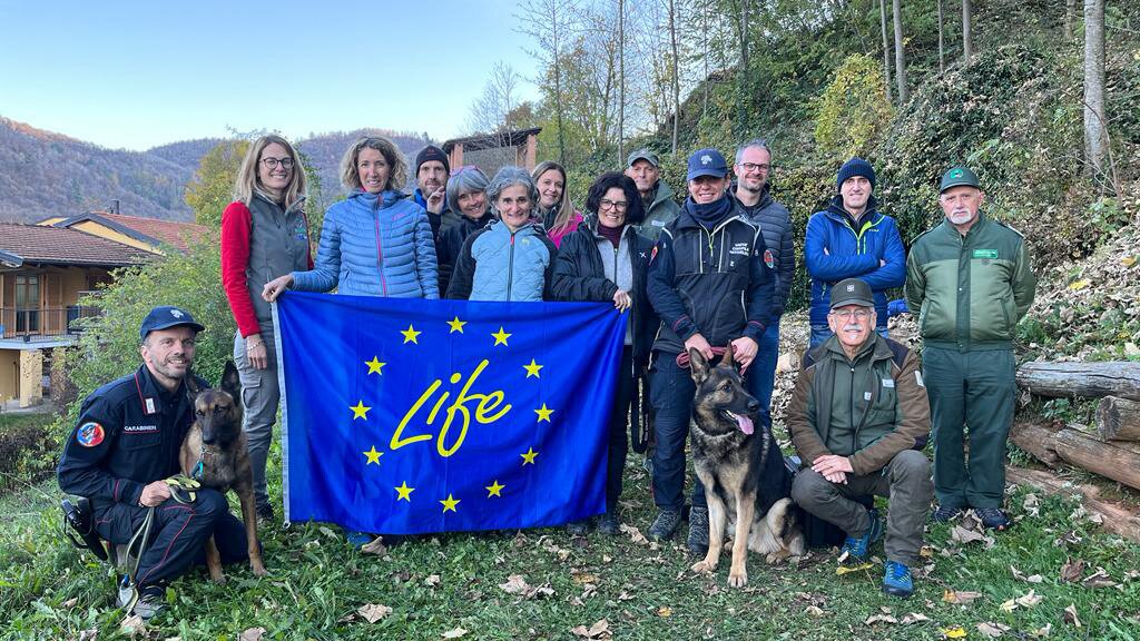 Nella fotografia: personale del Parco e altri partner del LIFE con il verificatore.