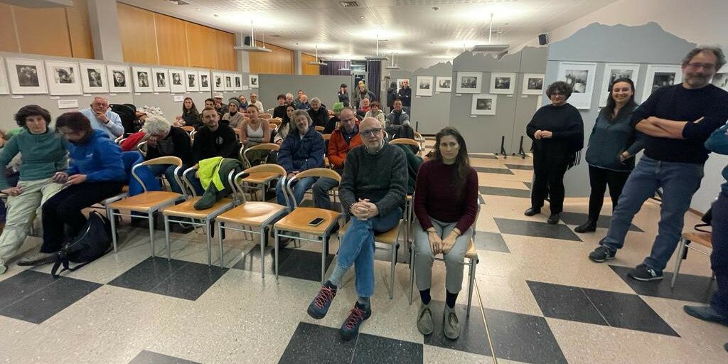 Nella fotografia: un momento dell'incontro nel salone Riccardo Mucciarelli.