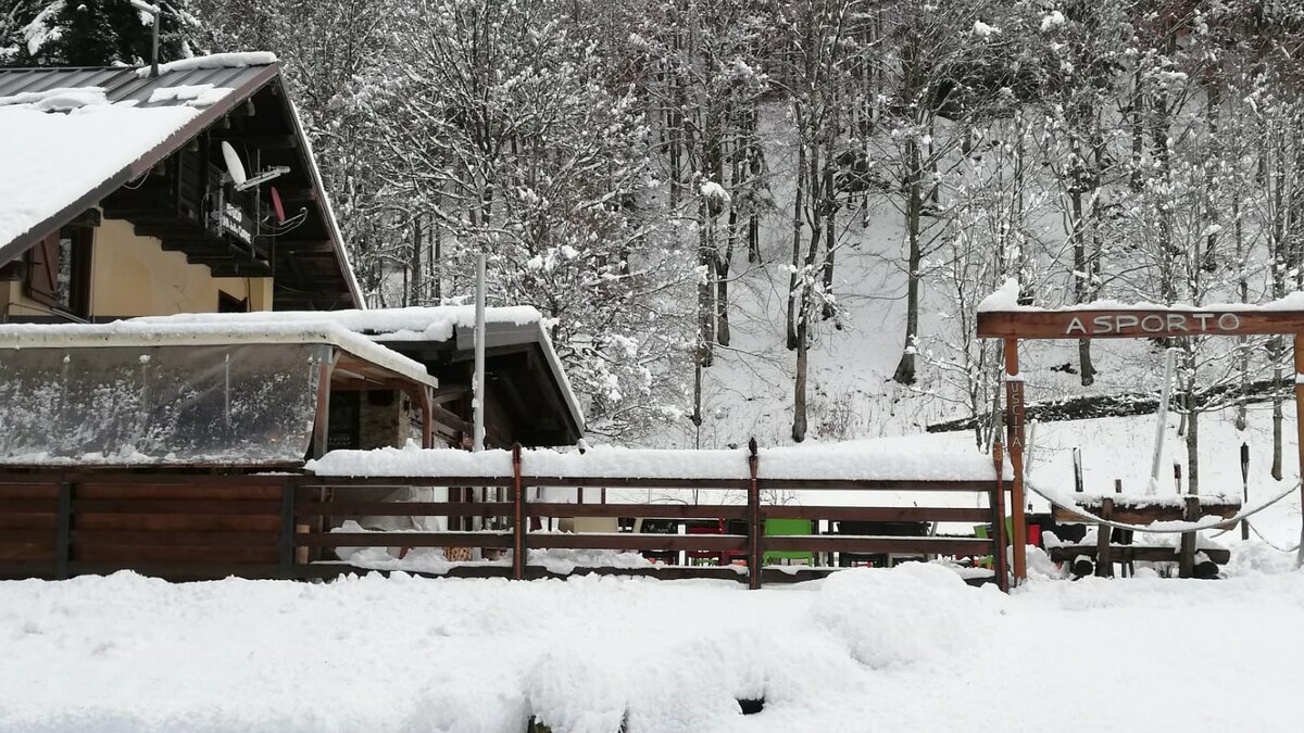 nella fotografia: il rifugio Pian delle Gorre | E. Rolando.