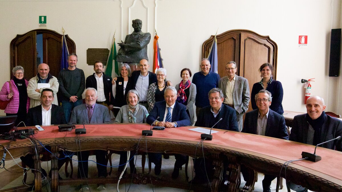 Nella fotografia: i testimoni della storia del GECT e l'équipe dei Parchi che lavora per l'istituzione | G. Bernardi