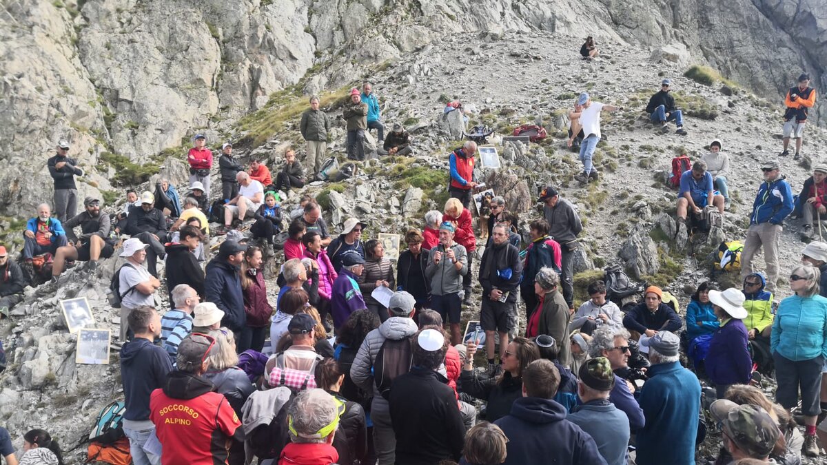 Partecipanti a Attraverso la Memoria al Colle di Ciriegia | R. Robbione.