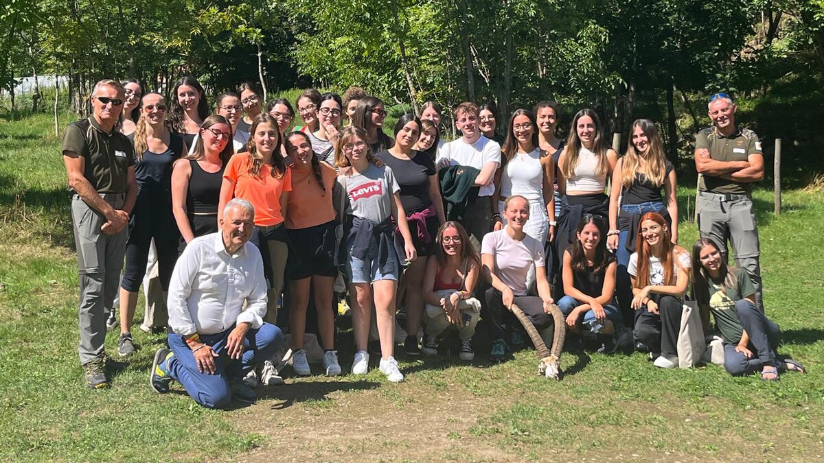 Nella foto: il gruppo di universitari con il presidente Giordano e dipendenti delle Aree protette Alpi Marittime