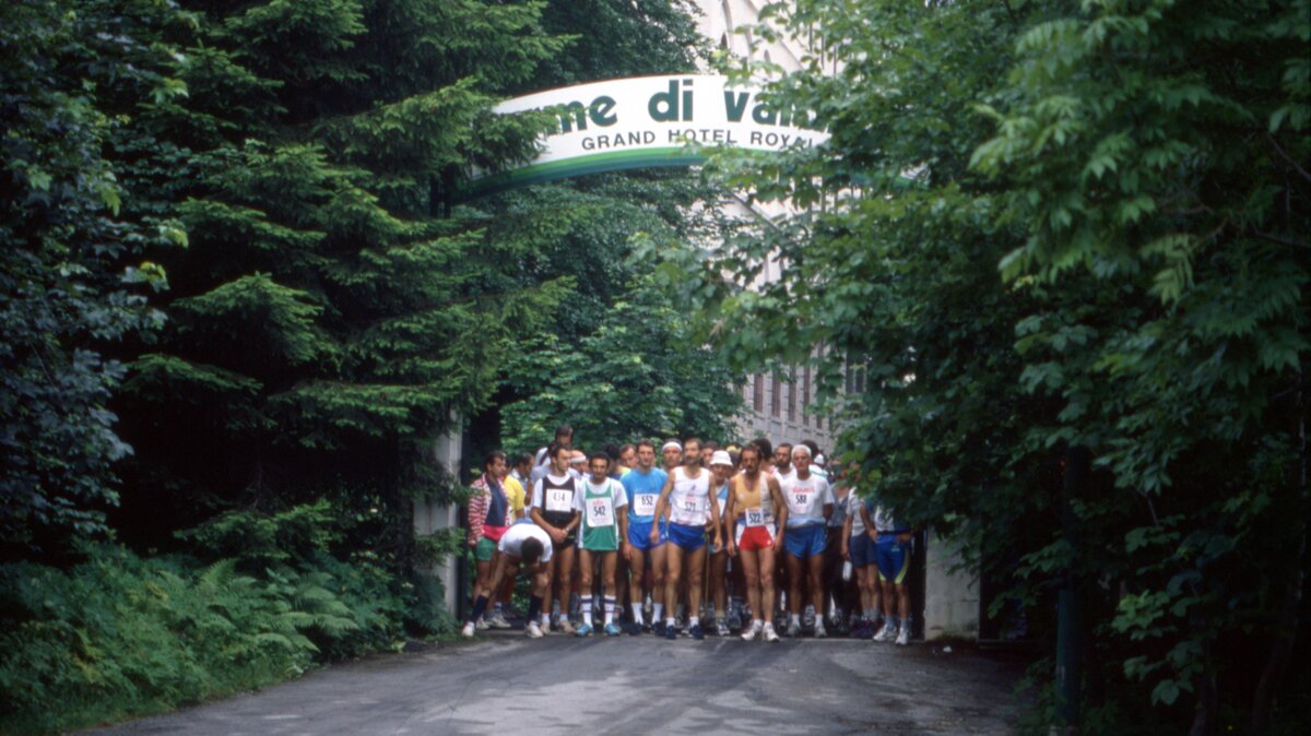 Nella foto: Partenza della Sui Sentieri del Re 1992. Al centro con il 521 Marco Olmo.