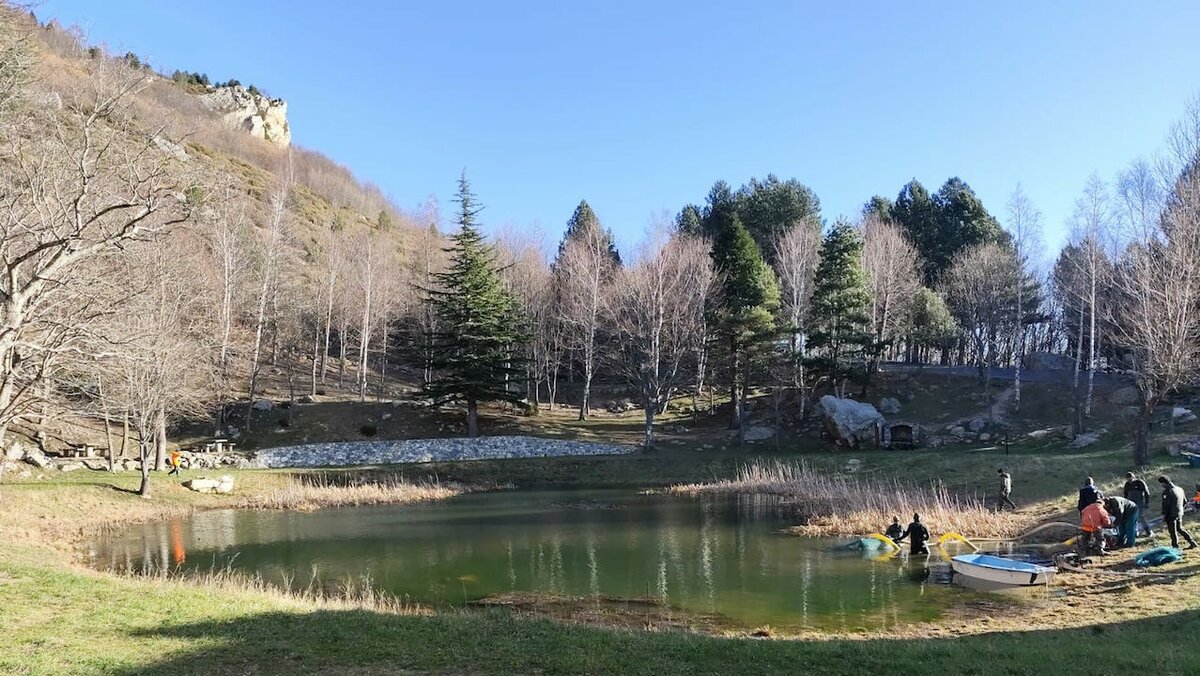 La fotografia mostra i lavori per lo svuotamento del Lago di Madonna di Alto. Fine della descrizione.