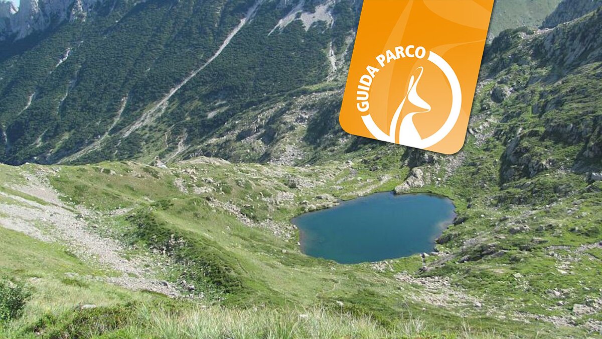 La fotografia di M. Contarino mostra il Lago Frisson inferiore. Fine della descrizione.