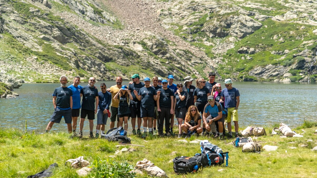 Il team di In cammino con i lupi al lago di Valscura | Foto di A. Beltrame.