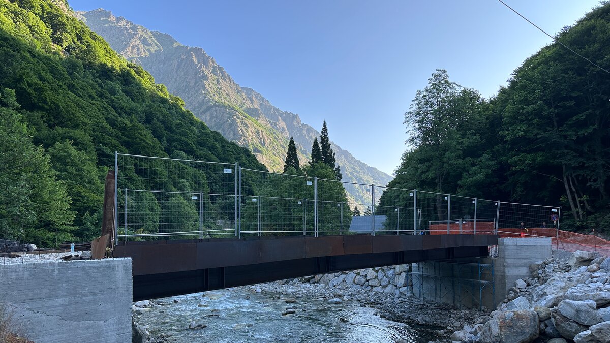 Nella foto si vede Il nuovo ponte delle Terme in costruzione | G. Bernardi. Fine descrizione della foto.