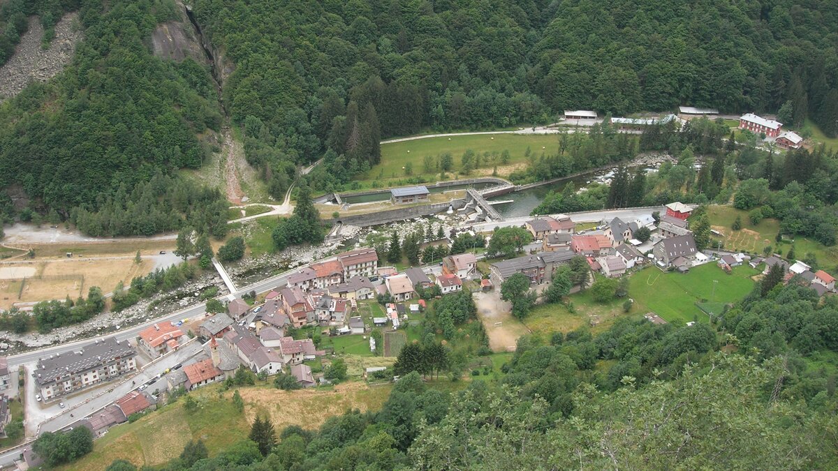 Nella foto: Sant'Anna di Valdieri dall'alto | P. Fenoglio. Fine descrizione foto.