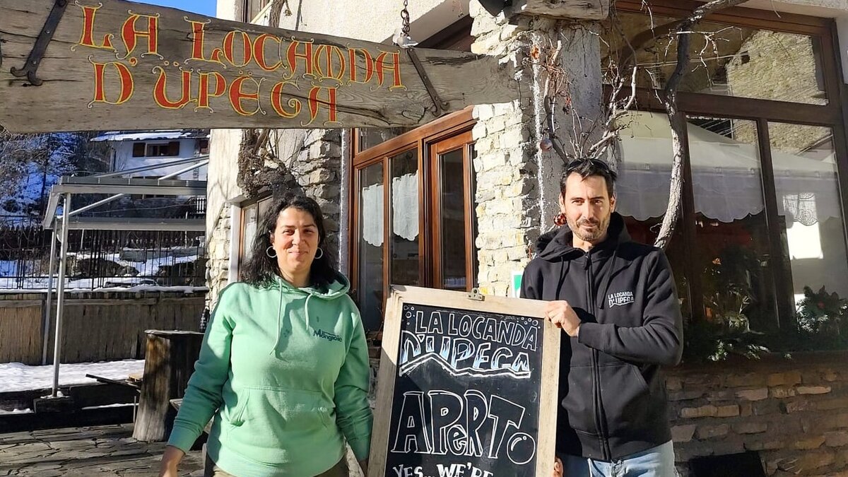 Nella foto Madalina e Andrea alla Locanda d'Upega.