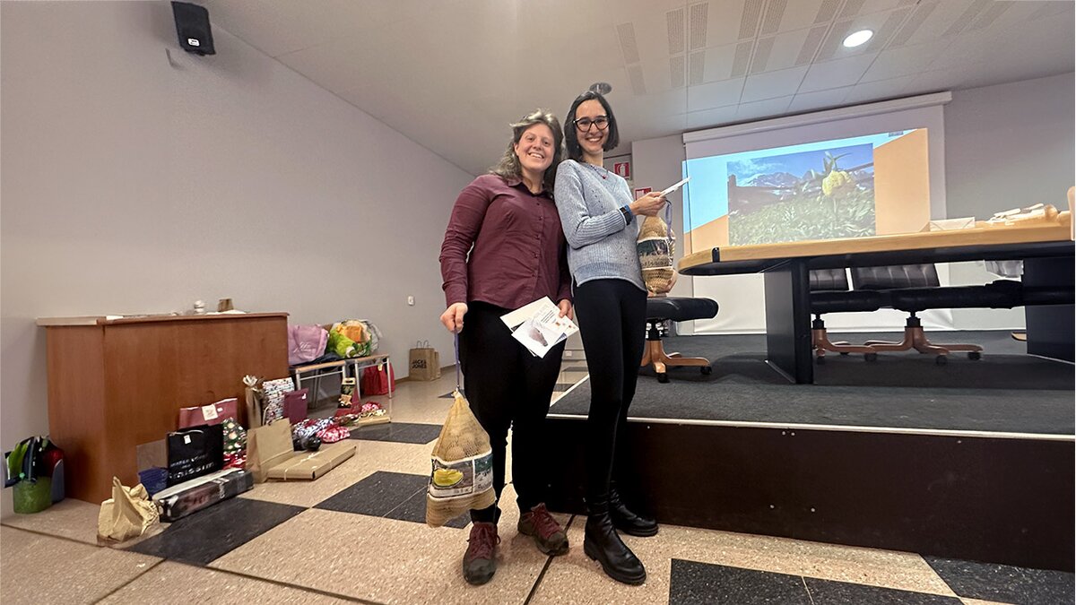 Fotografia: Silvia (a sinistra) ed Elena, volontarie del Servizio Civile Universale Ambientale